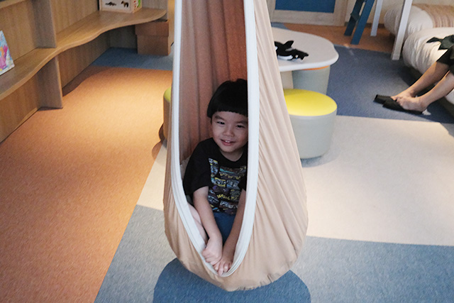 キッズルームにある室内で遊べるハンモック│子連れ宿泊レポ/亀の井ホテル 鴨川(千葉県/鴨川市)
