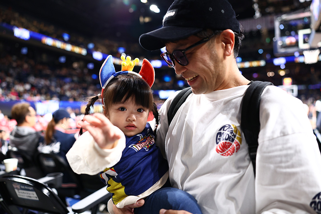 バスケットボール観戦の様子©B.LEAGUE