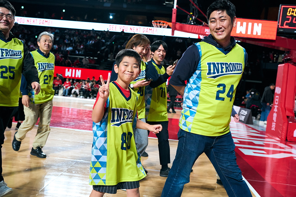 「インフロニア B.Hi TOUCH」©B.LEAGUE