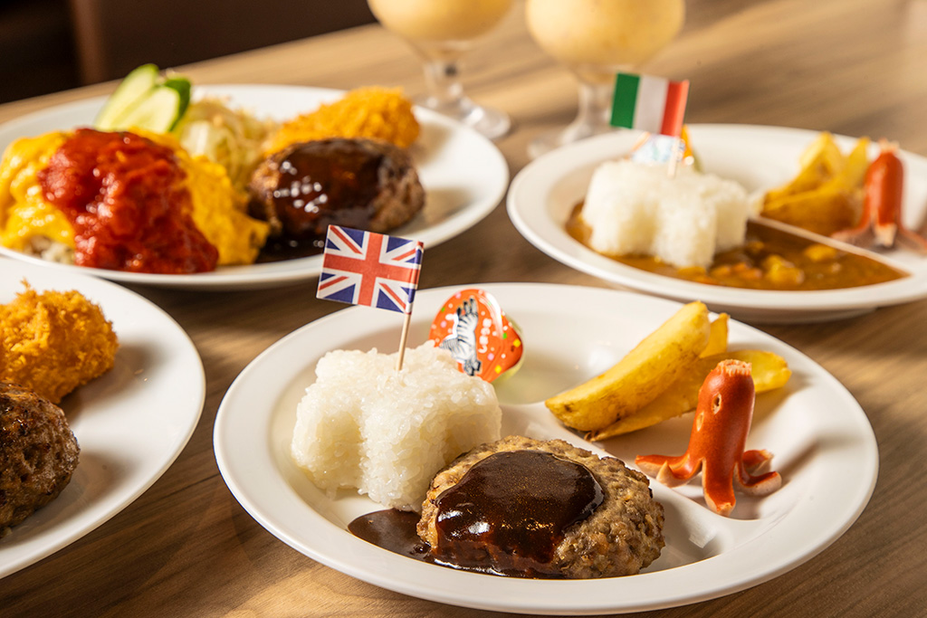 「お子様バーグ」(710円、写真手前)/SPA WORLD HOTEL & RESORT(大阪府/大阪市)