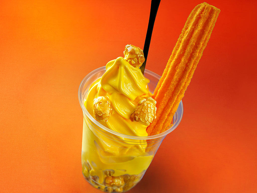 ハロウィーンサンデー（パンプキンソフトクリーム＆チュロス）/東京ディズニーランド・東京ディズニーシー（千葉県/浦安市）