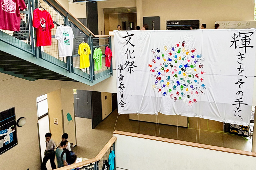 「開成祭」：文準の手形は、154th開成祭のテーマ「Sparklers」/開成中学（東京都/荒川区）