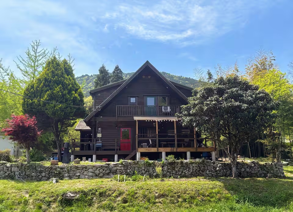 兵庫県加東市のまるまる貸切のログハウス