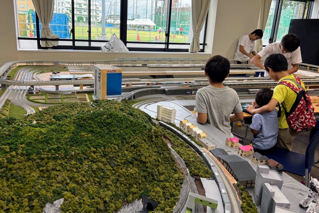 「開成祭」：子どもたちが夢中で見入っていた模型部の様子/開成中学（東京都/荒川区）