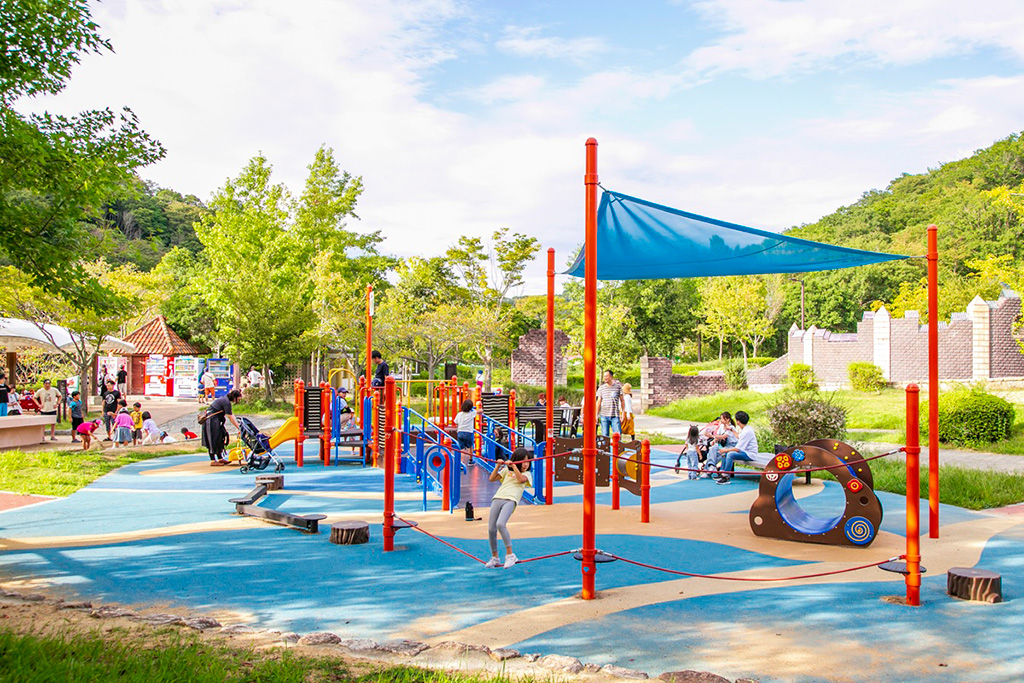 インクルーシブ遊具（旅立ちの村）/しあわせの村（兵庫県/神戸市）