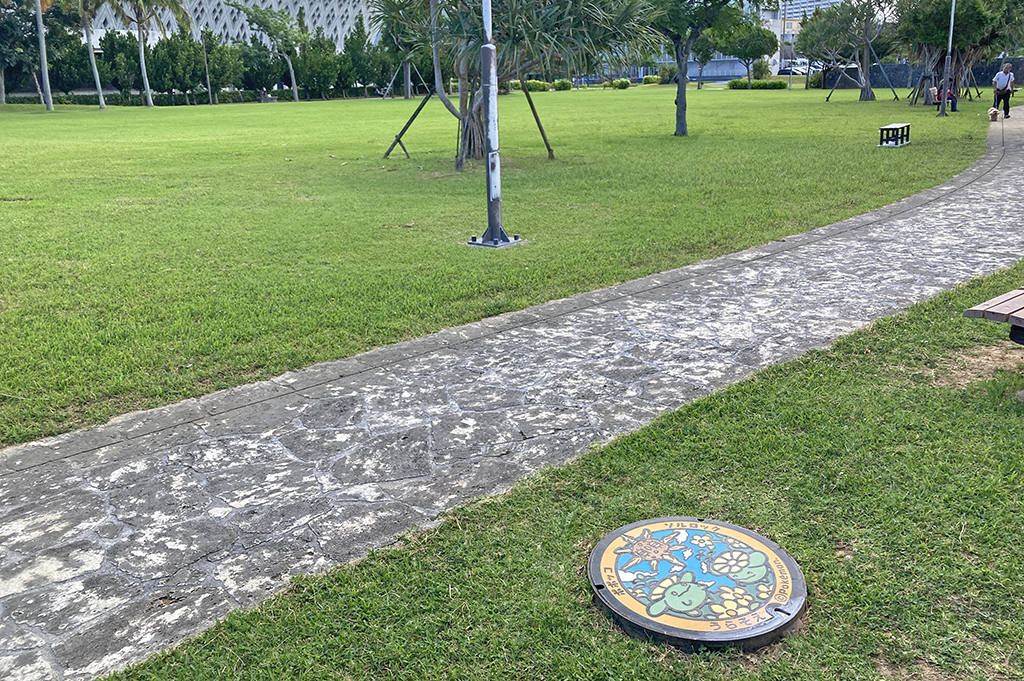 組踊公園のポケふた「ポポッコ」と「ソルロック」がある場所(沖縄県/浦添市)