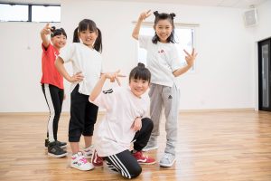 子どもの習い事「ダンス」はいつから始める？費用や人気のジャンル、4つのメリットをご紹介