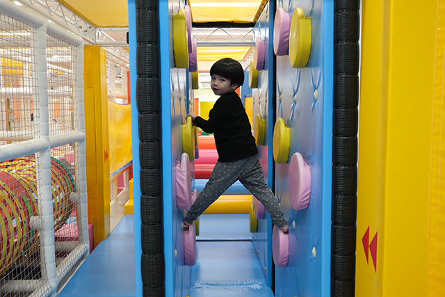 キッズパーク「クライミングウォール」│宿泊レポ/蓼科グランドホテル滝の湯（長野県/茅野市）