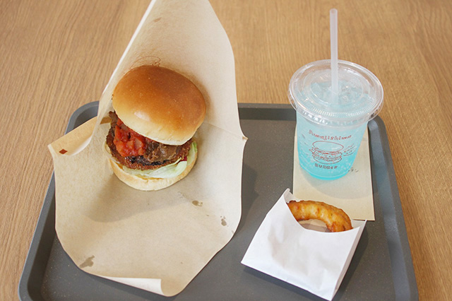 あわじ島オニオンビーフバーガーPREMIUM オニチキAセット/道の駅うずしお(兵庫県南/あわじ市)