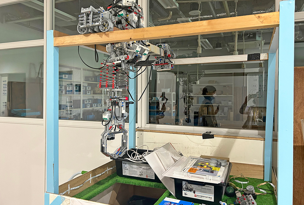 文化祭で出展しているUFOキャッチャー/芝浦工業大学大学附属中学校(東京都/江東区)