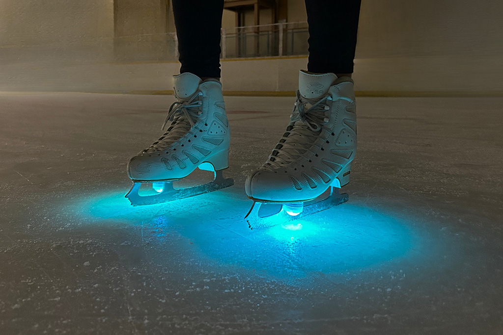 光るスケート靴「スターライトシューズ」/スターダスト・アイスリンク(長野県/軽井沢町)