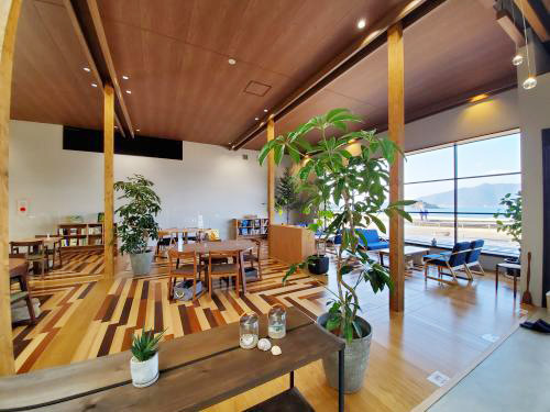 カフェ「渚の交番」/因島アメニティ公園(広島県/尾道市)