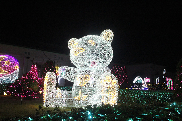 神戸イルミナージュ:巨大なクマのイルミネーション/道の駅 神戸フルーツ・フラワーパーク大沢(兵庫県/神戸市)