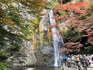 子連れに人気！箕面大滝ハイキングの楽しみ方は？紅葉の時期が特におすすめ