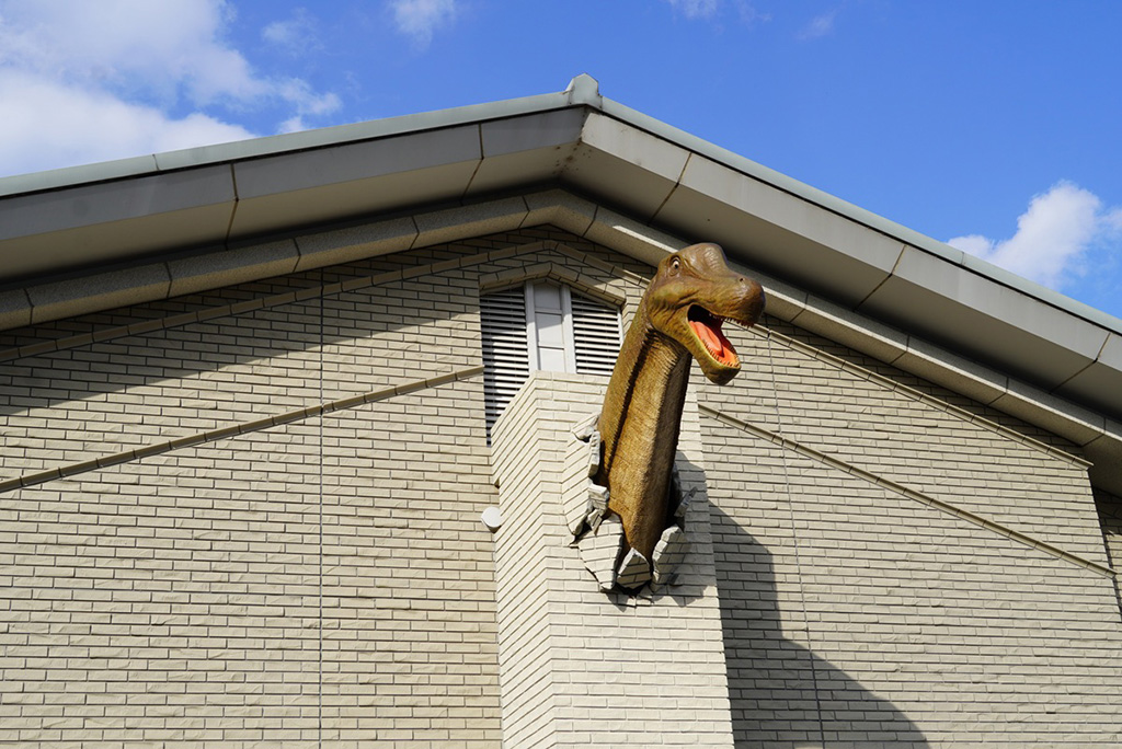 壁から飛び出した丹波竜/たんば恐竜博物館（兵庫県/丹波市）