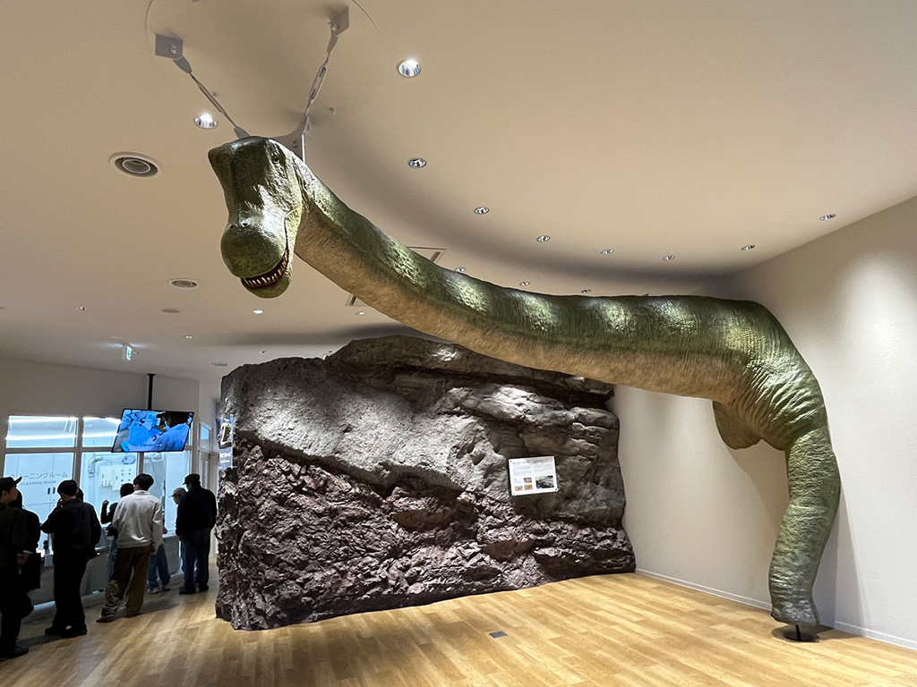 入口にいるユーモラスな顔の丹波竜/たんば恐竜博物館（兵庫県/丹波市）