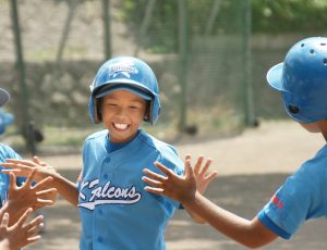 子どもの習い事「野球」はいつから始める？選択肢や費用、4つのメリットをご紹介