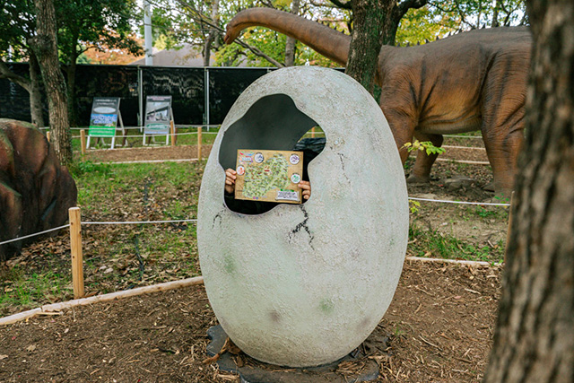 恐竜の卵に入って写真を撮ろう！/メガ恐竜パーク鶴見緑地（大阪府/大阪市）