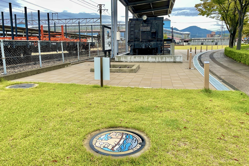 多度津駅前広場のポケふた「ヤドン」がある場所(香川県/多度津町)