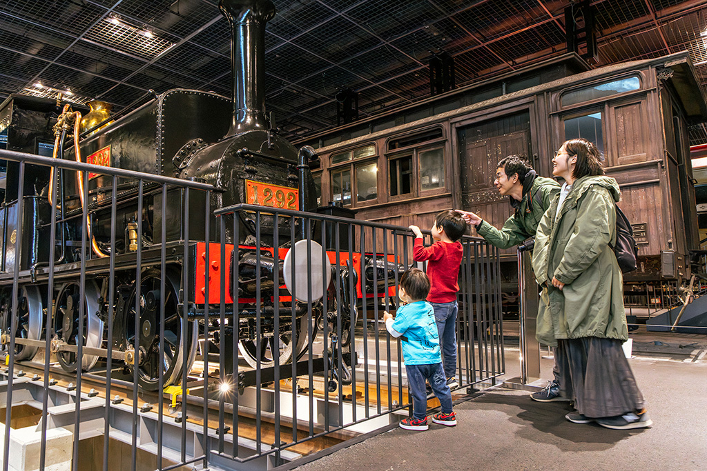 蒸気機関車の展示│るるぶKids体験便「てっぱくナイト」/鉄道博物館（埼玉県/さいたま市）