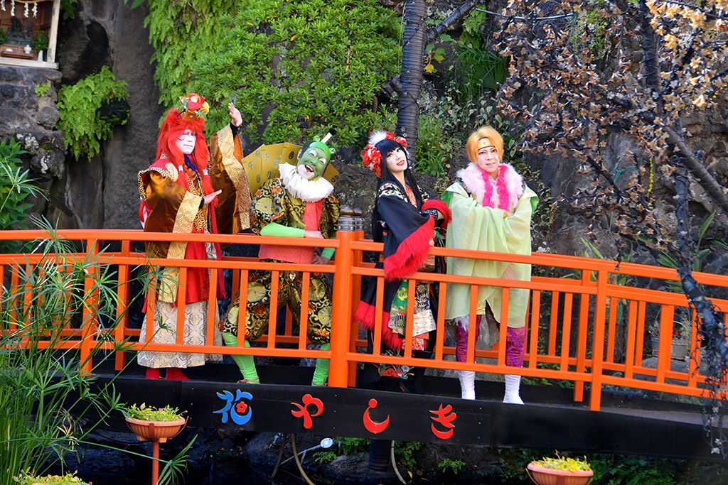 花やしき一座「謹賀笑乱！ハナハナ玉手箱」/花やしきの冬休み2025-2026（東京都/台東区）