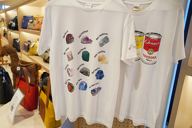 誕生石をデザインしたオリジナルTシャツ/玄武洞ミュージアム（兵庫県/豊岡市）