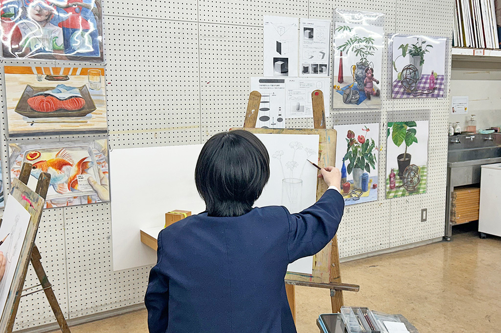 アトリエで静止画を描く様子/女子美術大学付属中学校（東京都/杉並区）