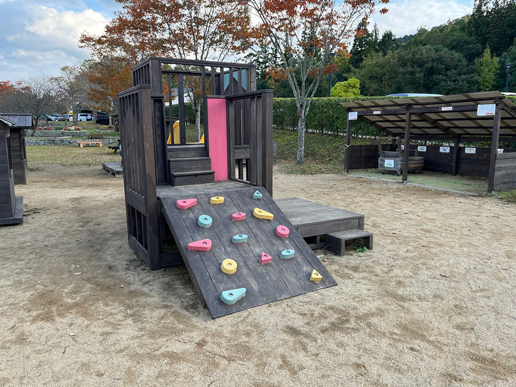 幼児も遊べるボルダリング/丹波並木道中央公園（兵庫県/丹波篠山市）