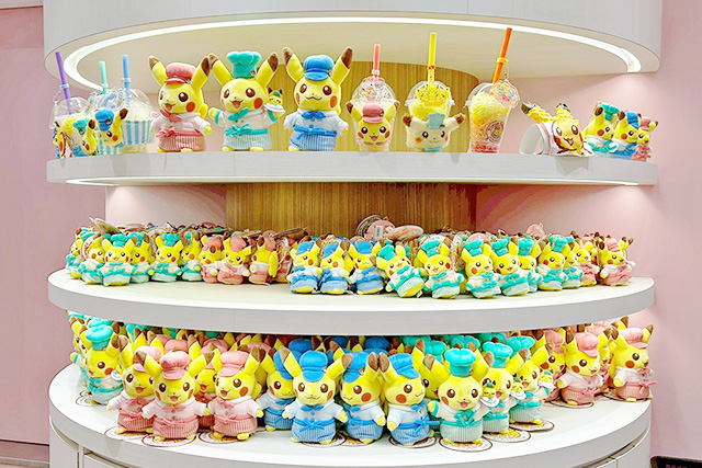 ピカチュウスイーツの衣装を着たピカチュウのぬいぐるみ/ピカチュウスイーツ（東京都/豊島区）