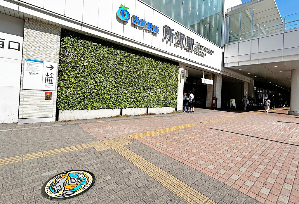 所沢駅西口のポケふた「ハクリュー・エアームド」がある場所(埼玉県)