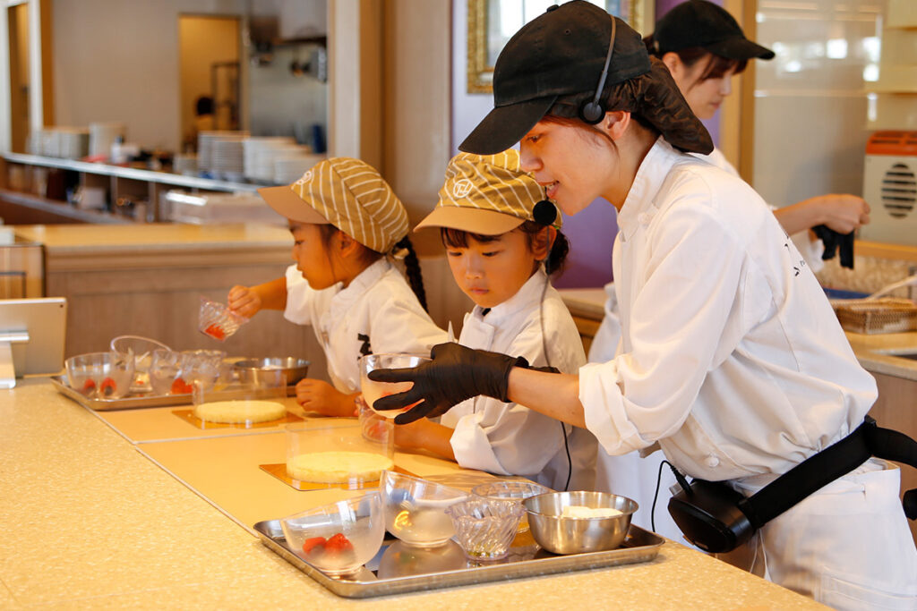 オリジナルケーキ作りの様子/KIDS KITCHEN（兵庫県/神戸市）