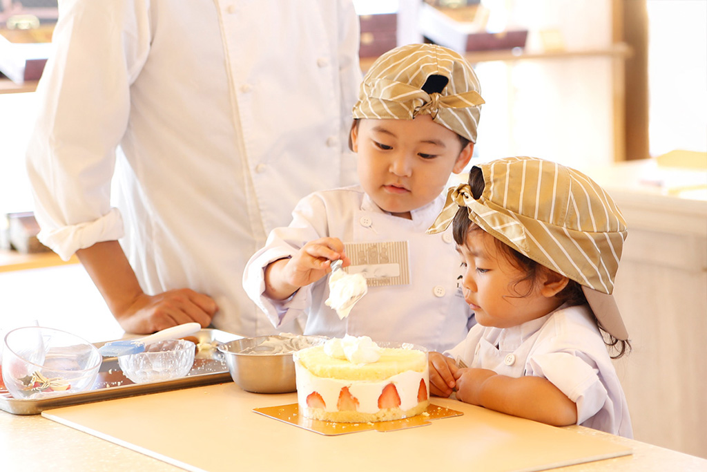 オリジナルケーキ作りの様子/KIDS KITCHEN（兵庫県/神戸市）