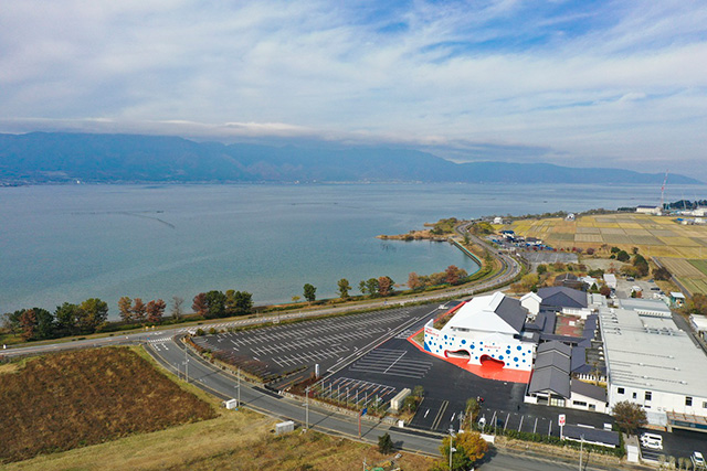 びわ湖のほとりに建つ施設/めんたいパークびわ湖（滋賀県/野洲市）