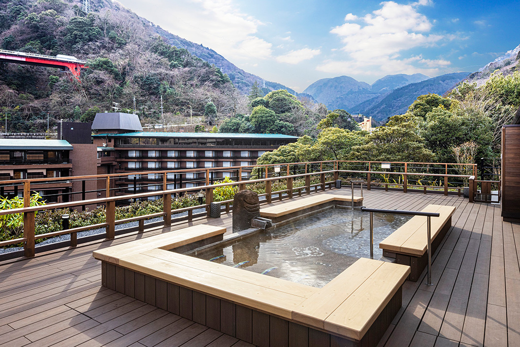 足湯テラス/箱根湯本温泉　ホテルおかだ（神奈川県／足柄下郡箱根町）