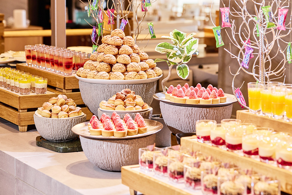 ディナービュッフェのデザートコーナー/箱根・芦ノ湖 はなをり（神奈川県／足柄下郡箱根町）