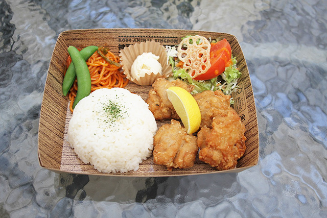 「花のキッチン」あごだし風味のからあげ/神戸どうぶつ王国（兵庫県/神戸市）