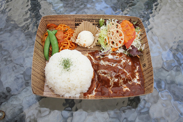 「花のキッチン」贅沢チーズ・イン・ハンバーグ/神戸どうぶつ王国（兵庫県/神戸市）