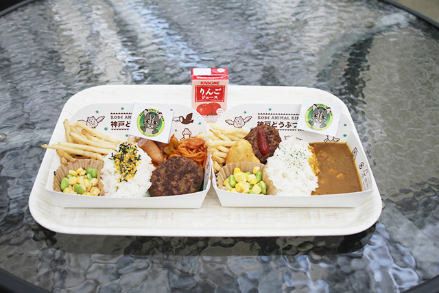 「キッズバーグ」（左）と「キッズカレー」（右）/神戸どうぶつ王国（兵庫県/神戸市）