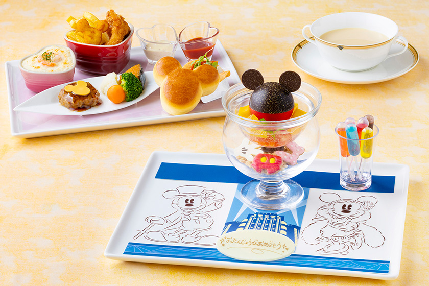 「チャイルドプレート（アニバーサリーデザート）」/エンパイア・グリル（ディズニーアンバサダーホテル）