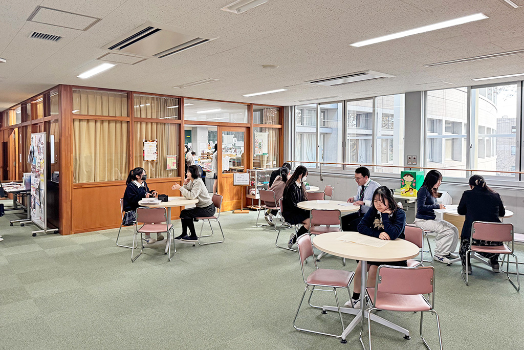 面談の様子/恵泉女学園中学校（東京都/世田谷区）