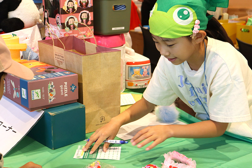 かえっこバザール開催時の様子/みんなでつくる宝塚コドモ博(兵庫県/宝塚市)