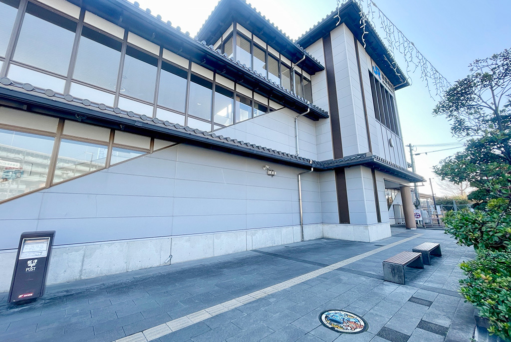 JR法隆寺駅北口広場「ドータクン・バオッキー」のポケふたのある場所（奈良県/斑鳩町）