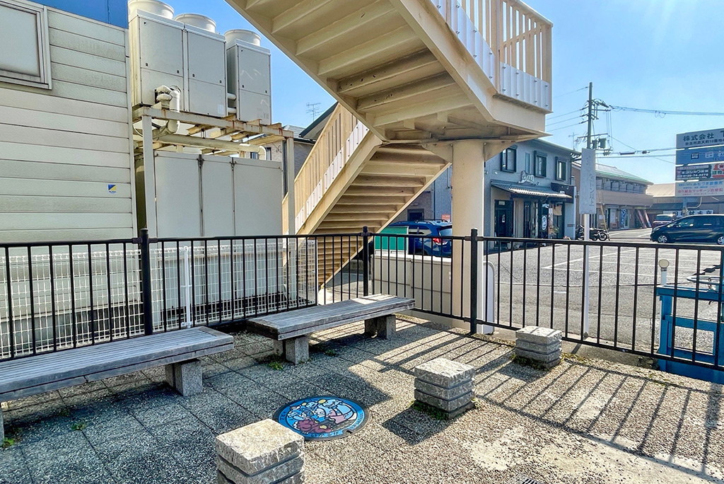 県道大和高田斑鳩線沿いの遊歩道東側「ブビィ・チリーン」のポケふたがある場所（奈良県/斑鳩町）