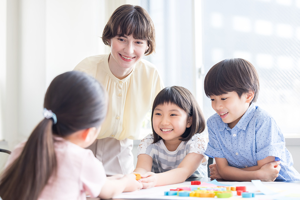 【2026年最新】子どもに人気の習い事を年代別でランキング！かかる費用や掛け持ち状況なども解説