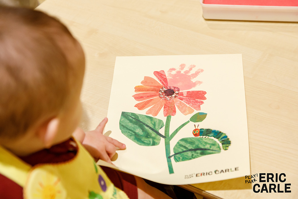 手形・足形を加える「PLAY! Hand ART!」/はらぺこスプリング(東京都/世田谷区)