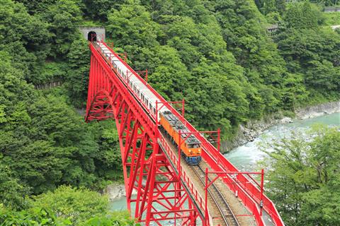 宇奈月温泉に泊まる立山黒部アルペンルートと黒部峡谷トロッコ電車　２日間