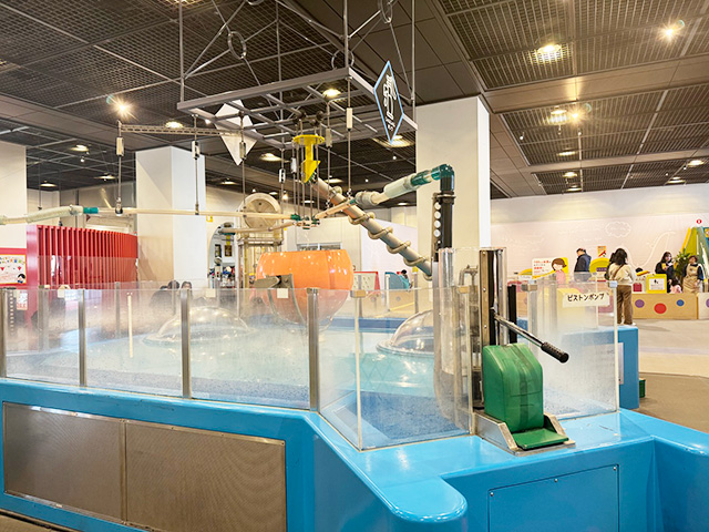 「じゃぶじゃぶポンプ」/キッズプラザ大阪（大阪府/大阪市）