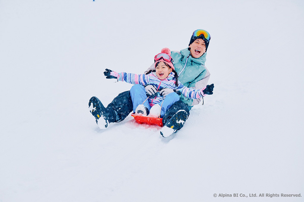 スノーランドのそり遊びの様子／びわ湖バレイ（滋賀県/大津市）