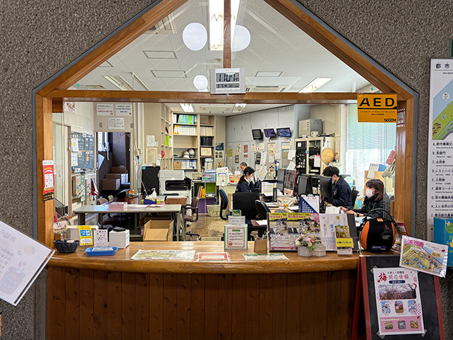 館内1階のビジターセンター/足立区都市農業公園