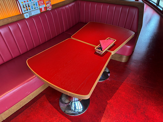 タワーの形をしているテーブル/神戸ポートタワー（兵庫県/神戸市）